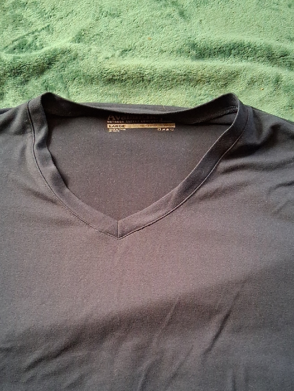 Men's Black V-Neck Short Sleeve Tee